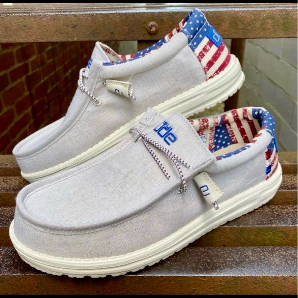 Hey dudes size 7 men’s 9 women